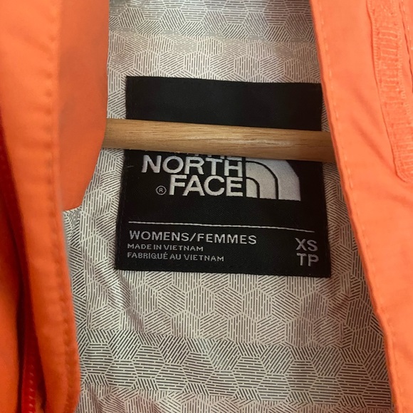 The North Face Women's Rain Jacket Size XS Color Coral Dry Vent - Picture 6 of 10
